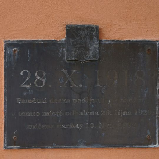 Pamětní deska padlým legionářům na radnici v Českém Dubu