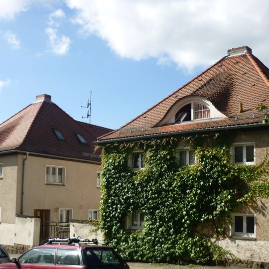 Zwei Mehrfamilienwohnhäuser einer Wohnanlage mit Waschhaus und Toreinfahrt Schanze 5, 5a-5e, 6, 6a-6e