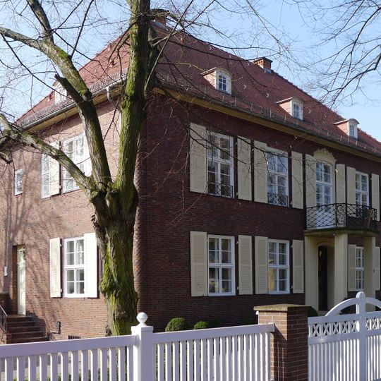 Wohnhaus Alemannenallee 3, Merowingerweg 10