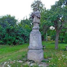 Socha svatého Jana Nepomuckého u rybníka v Mariánském Týnci