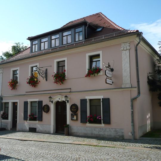 Wohnhaus in offener Bebauung Dresdner Straße 4