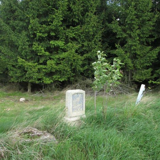 Kříž severně od Číhané u lesa