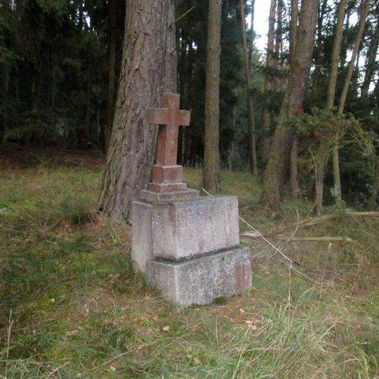 Kříž severně od Plání u potoka Chladná