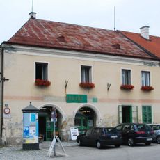 Wohn- und Geschäftshaus