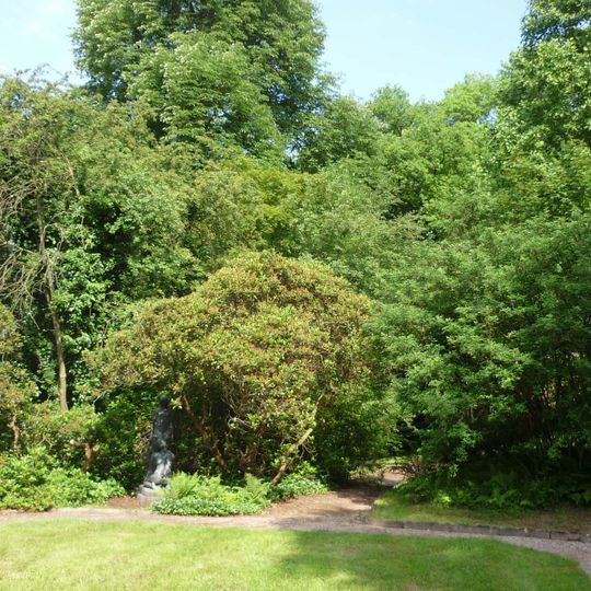 Sachgesamtheit Rittergut Thürmsdorf mit folgenden Einzeldenkmalen: Schlosskomplex und zwei Skulpturen im Park , das Mausoleum der Familie Biedermann östlich des Gutskomplexes (siehe Einzeldenkmalliste - Obj