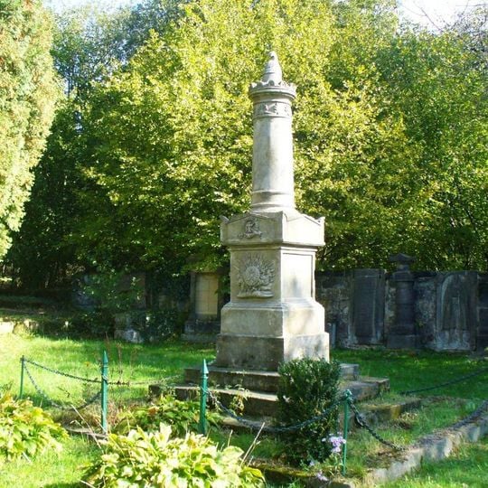 Pomník padlým ve válce 1866 u kostela v Chřibské