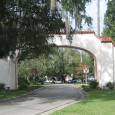 Los Robles Gate
