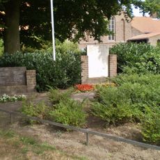 Oorlogsmonumenten bij de Sint-Jozefkerk