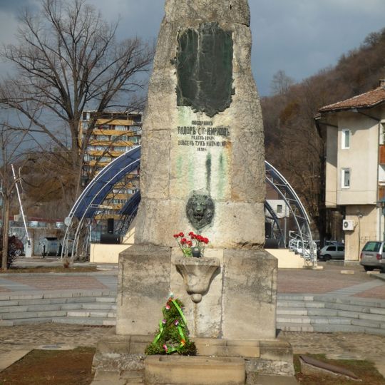 Паметник на Тодор Кирков