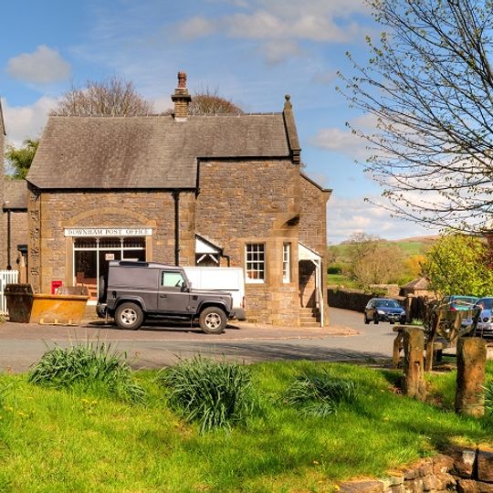 Post Office and house adjoining to east