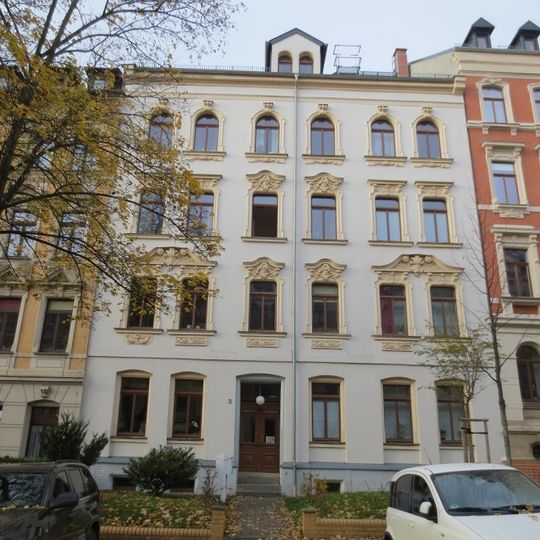 Mietshaus in geschlossener Bebauung mit Vorgarten Andréstraße 3