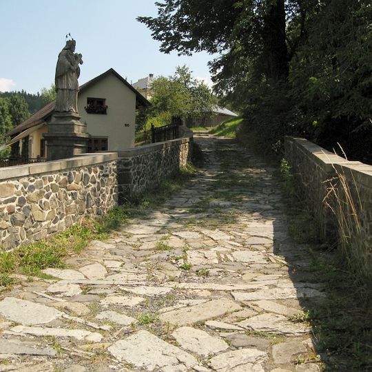 Most přes Červený potok u kostela v Čermné