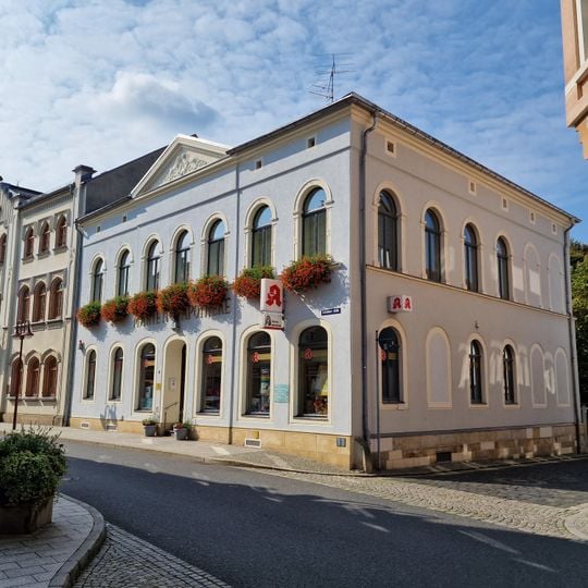 Gebäude in geschlossener Bebauung mit Hofbebauung Schandauer Straße 2