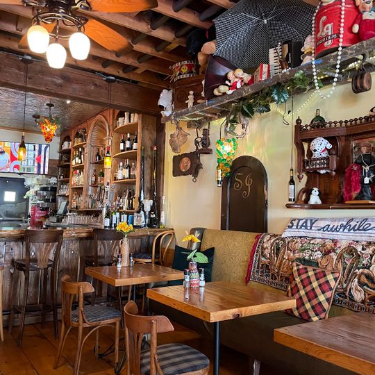 Buddylou's Eats Drinks & Antiques