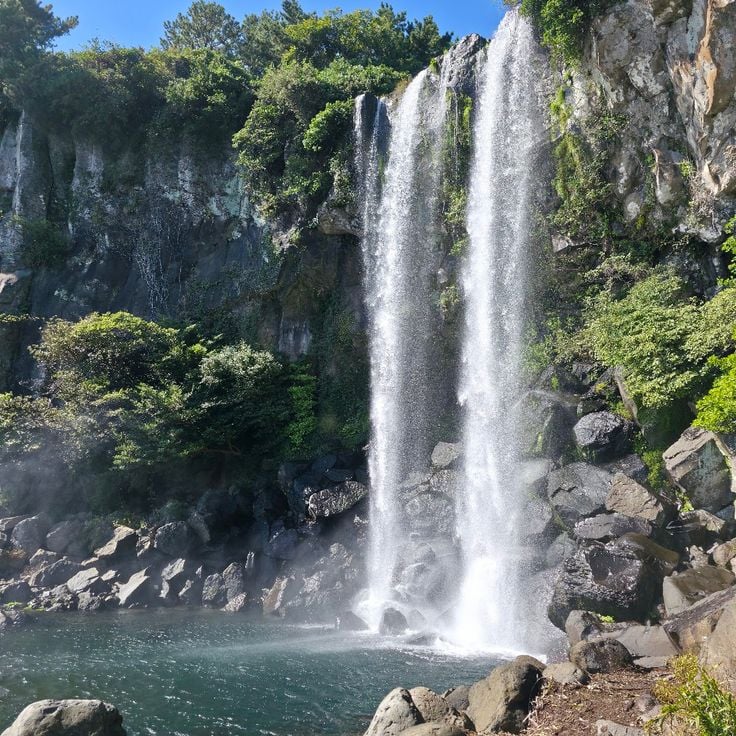 Jeongbang Waterfall