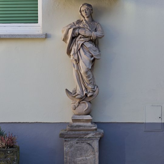 Figur Maria Immaculata auf der Mondsichel