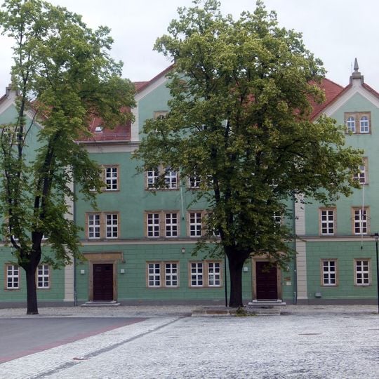 Schule am Schulplatz 1