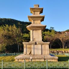 경주 용명리 삼층석탑