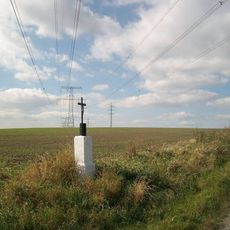 Kříž u Střížovic pod elektrickým vedením