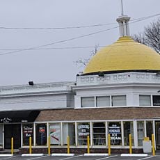 Colonial Beacon Gas Station