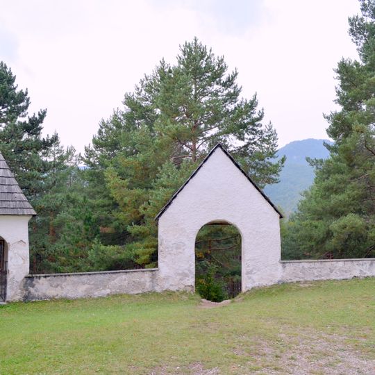 Kalvária, múr ohradný s bránami