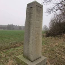 Milník při cestě z Křelovic do Košetic u odbočky na Arneštovice