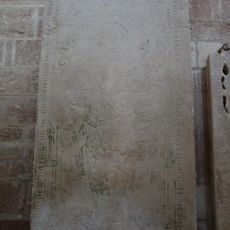 Dalle funéraire de Richard de Jaucourt à Saint-Seine-l'Abbaye