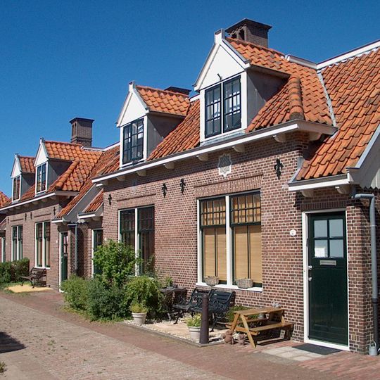 't Rooie Dorp: woningblok van vier arbeiderswoningen