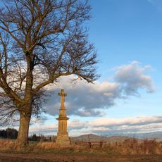 Kříž u Rovenska na křižovatce polních cest