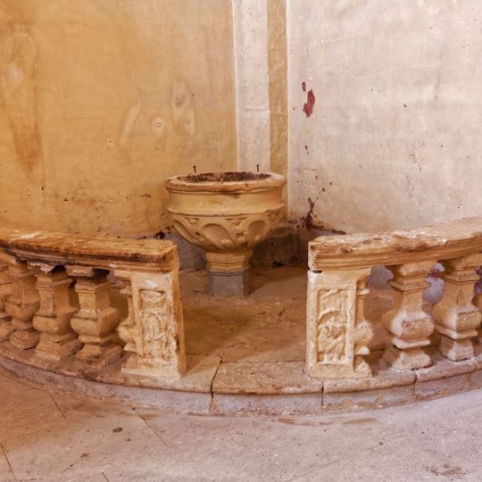 Pila bautismal de la iglesia San Saturnino de Calvisson