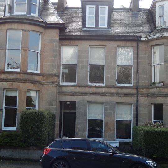 3 Glenan Gardens, Argyle Street West, Helensburgh