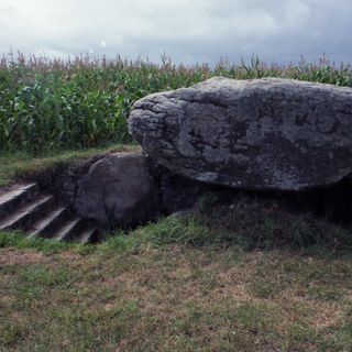 Runesto dolmen