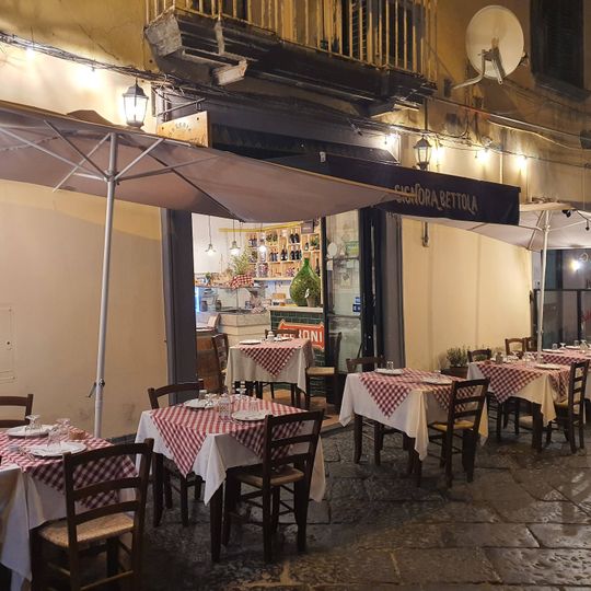 Signora Bettola - Napoli