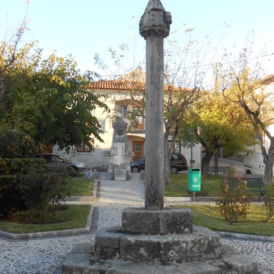 Pelourinho de Vila Nova de Anços