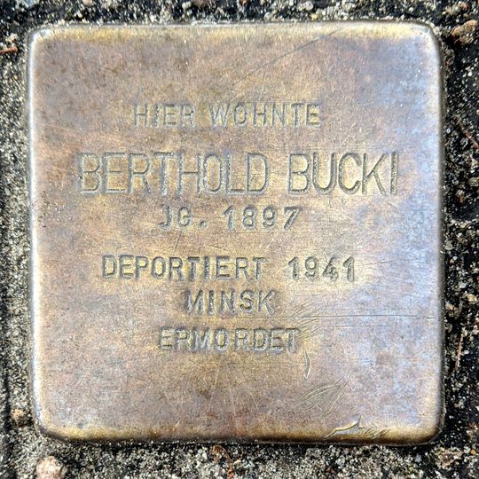 Stolperstein en memoria de Berthold Bucki