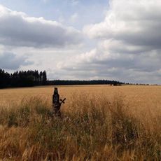 Kříž jihozápadně od Domamyšli