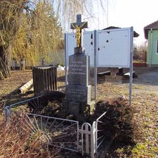 Kříž u obecního úřadu v Sedlci