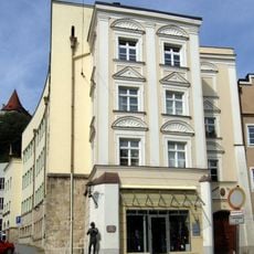 Ehemaliges Stadthaus der niederbayerischen Herzöge, jetzt „Hans-Stethaimer-Schule“