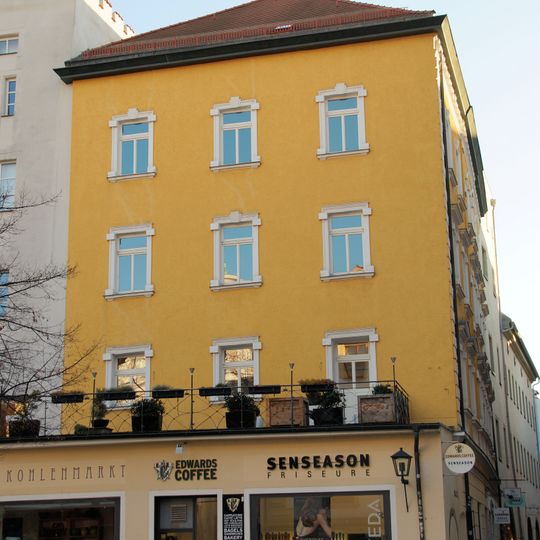 Wohn- und Geschäftshaus