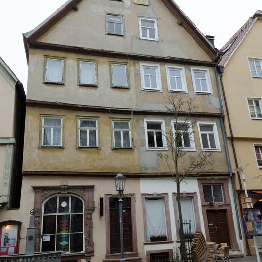 Wohn- und Geschäftshaus