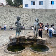 吐水撒尿雕塑