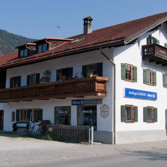 Bundwerk am Wirtschaftsteil und Inschrifttafel''„Beim Geiger“''