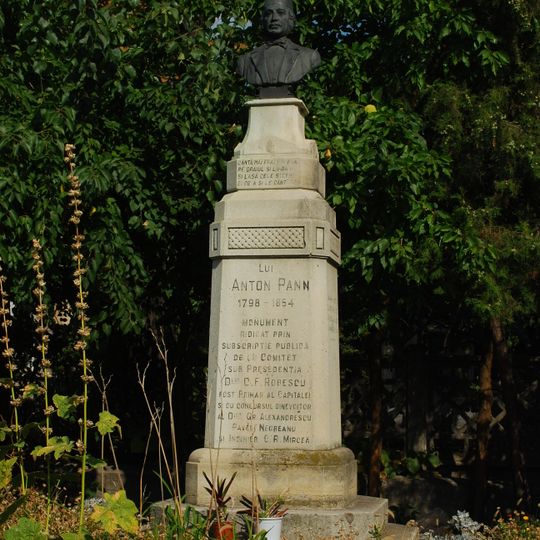 Bustul lui Anton Pann din București