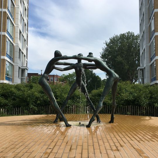 Fountain with Three Dancing Girls