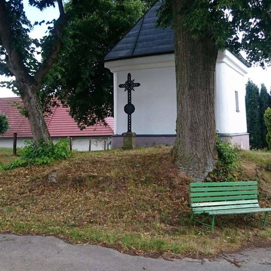 Kříž u kaple v Mašovicích