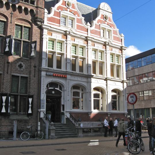 Bankgebouw in eclectische bouwstijl met neo-barok-kenmerken