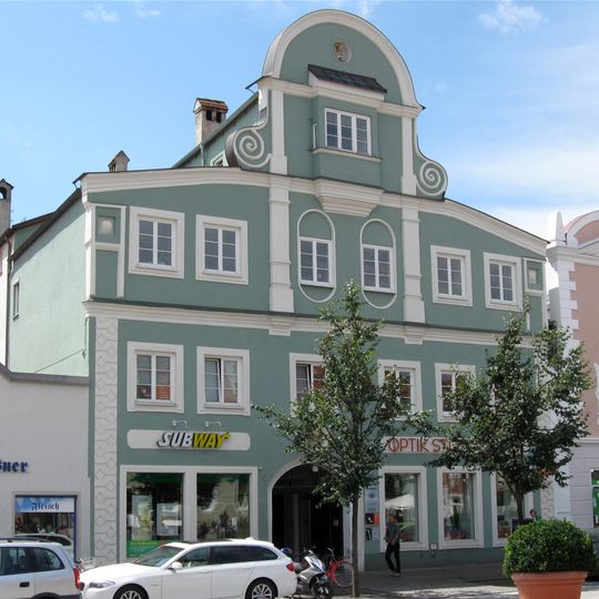 Wohn- und Geschäftshaus