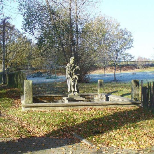 Socha svatého Petra u kostela v Srbské Kamenici