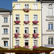 Wohn- und Geschäftshaus