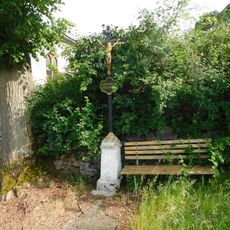 Kříž u kaple v Číhovicích